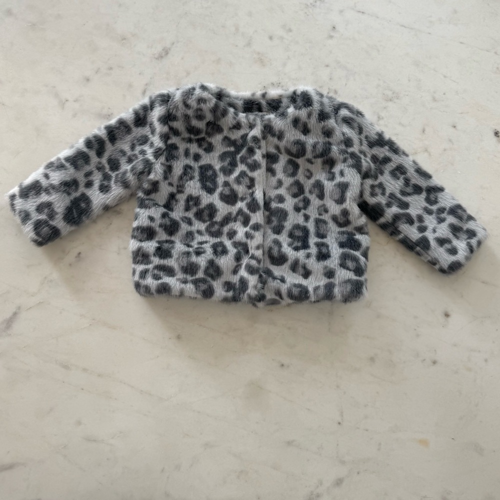 Splendid Gray Leopard Faux Fur Coat